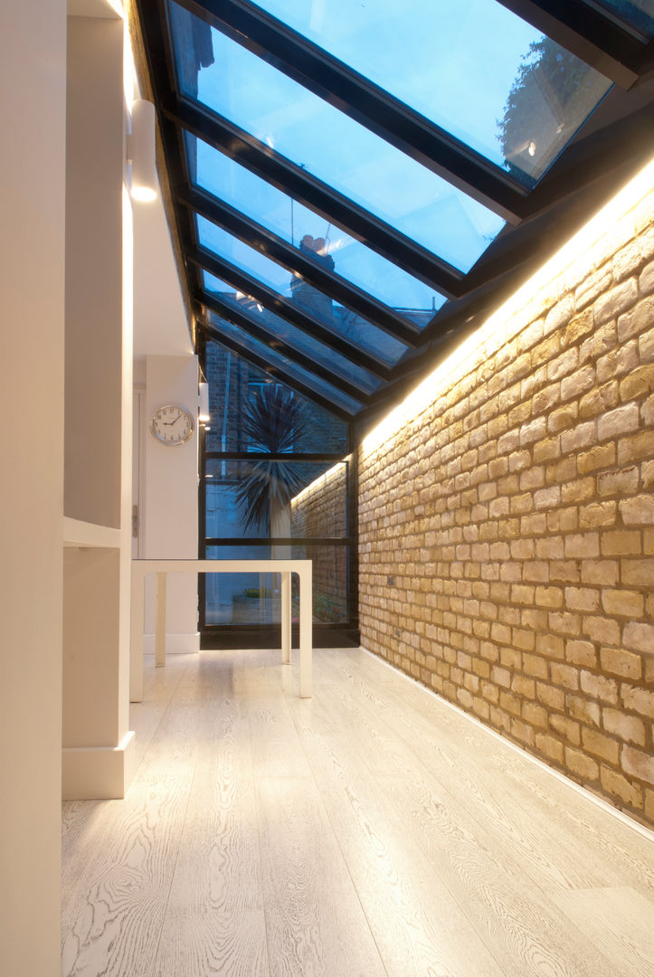 Burnfoot Avenue homify Skylight white kitchen,white house,brick,skylights,glass facade,kitchen lighting