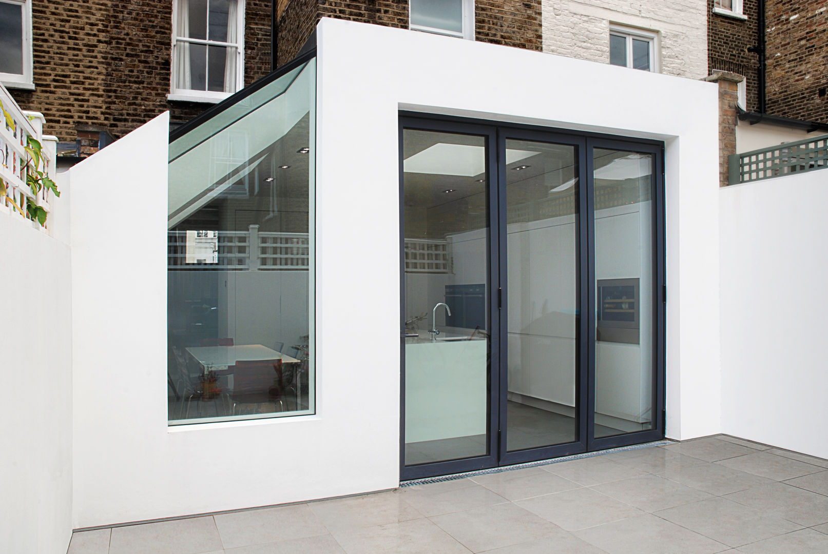 Bishop Road Guarnieri Architects Nowoczesne domy extension,conservatory,sliding door,white house