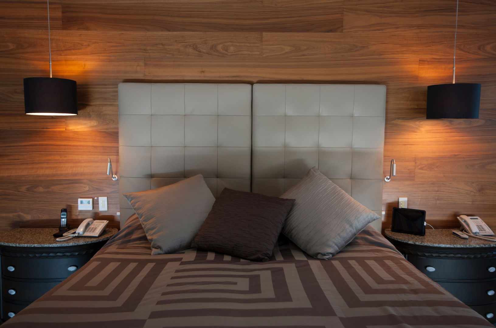 homify Modern style bedroom