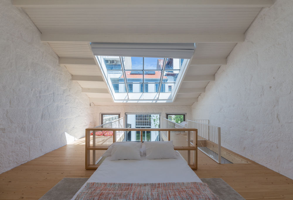 LSC, a*l - alexandre loureiro arquitectos a*l - alexandre loureiro arquitectos ミニマルスタイルの 寝室