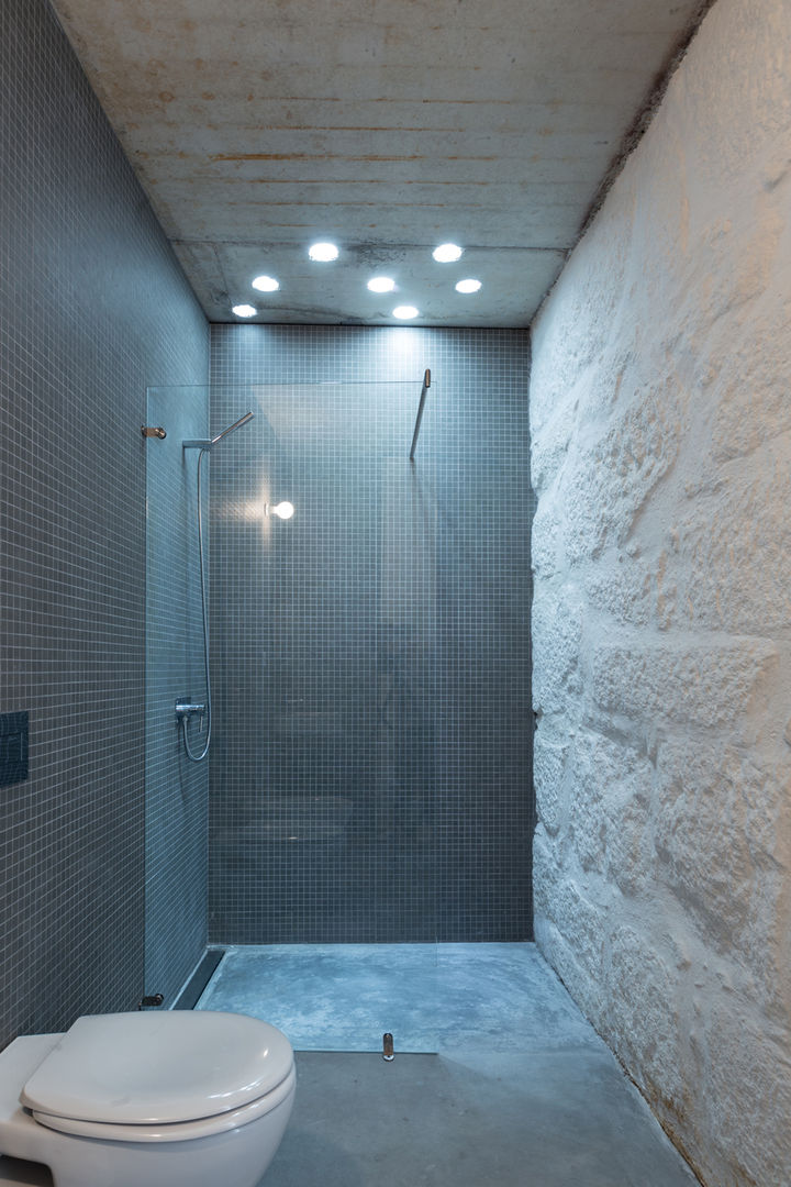 LSC, a*l - alexandre loureiro arquitectos a*l - alexandre loureiro arquitectos Minimalist style bathroom