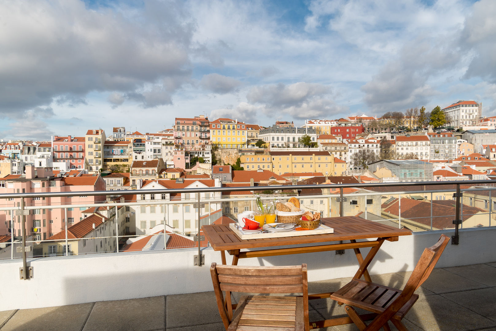 Apartamento com vista para Lisboa Homestaging, Margarida Bugarim Interiores Margarida Bugarim Interiores Varandas, marquises e terraços modernos