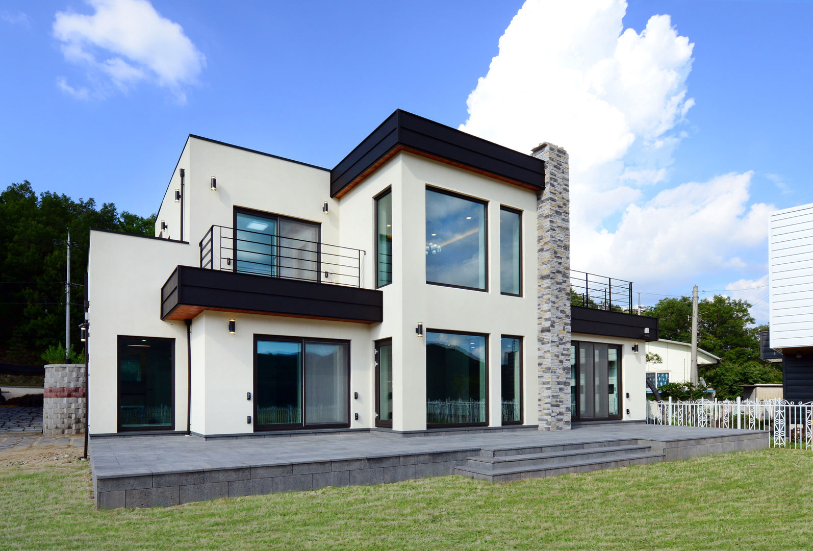 homify Modern houses