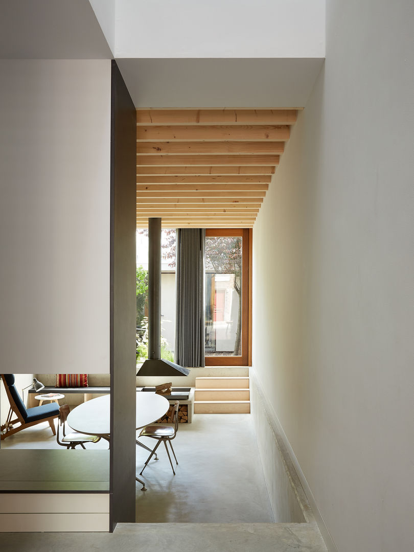 Wenslauer House, 31/44 Architects 31/44 Architects Salas modernas living room,concrete,timber,fireplace,modern,new build,self build,windows,doors