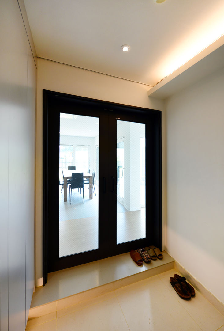 homify Modern windows & doors