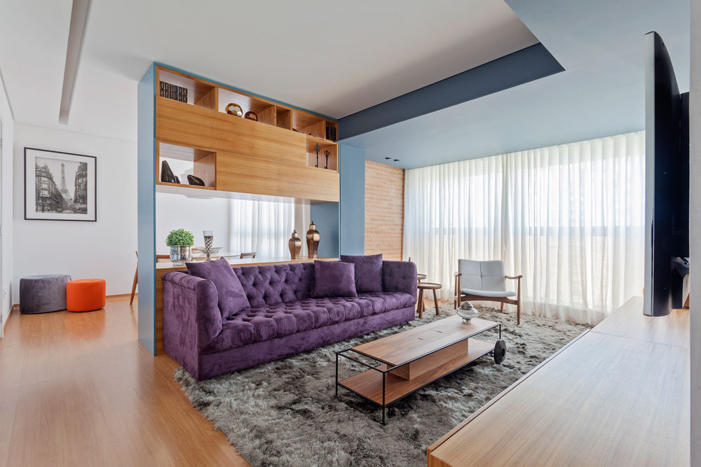 Sala de TV Botti Arquitetura e Interiores-Natália Botelho Salas de estar modernas Madeira Acabamento em madeira