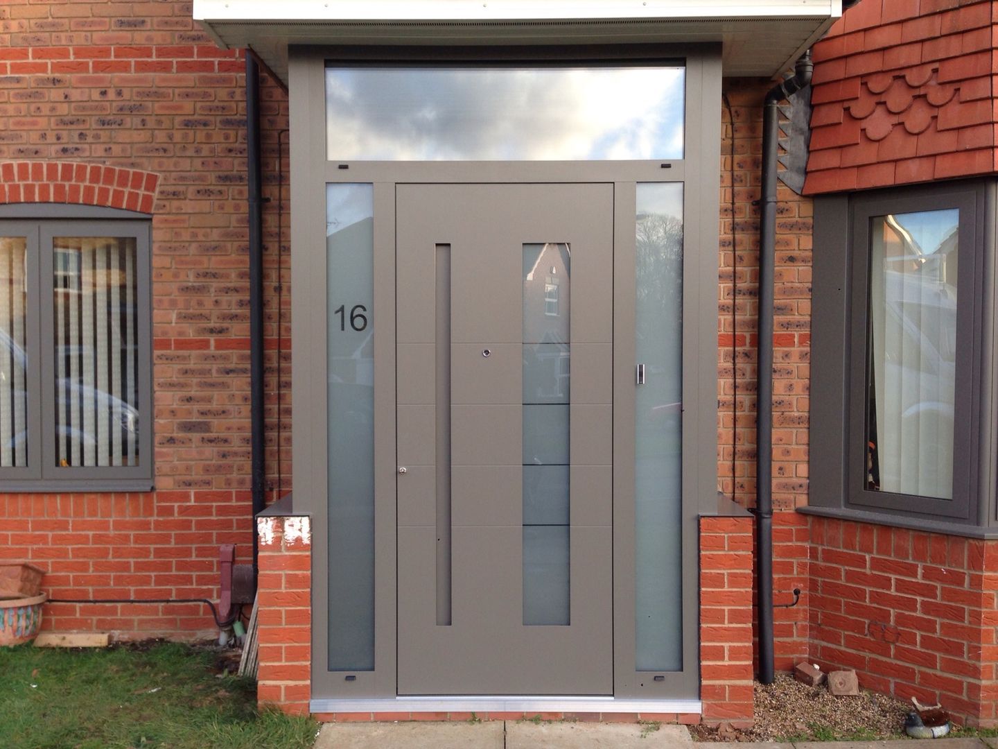 homify Pintu Aluminium/Seng Doors