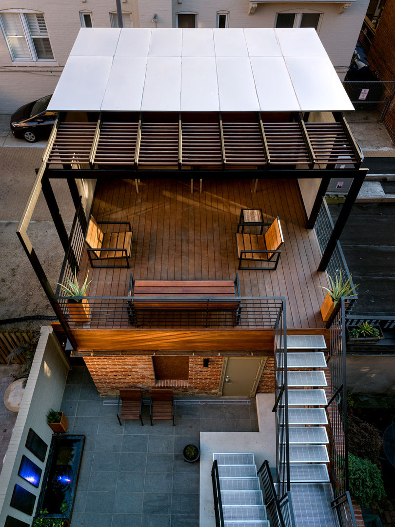 Allley Armor, KUBE architecture KUBE architecture Modern Balkon, Veranda & Teras