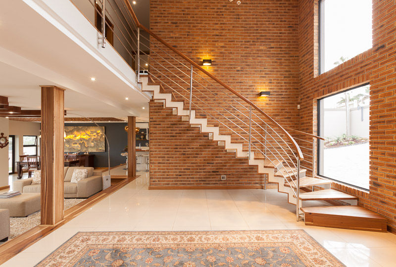 House Naidoo, Redesign Interiors Redesign Interiors Modern corridor, hallway & stairs