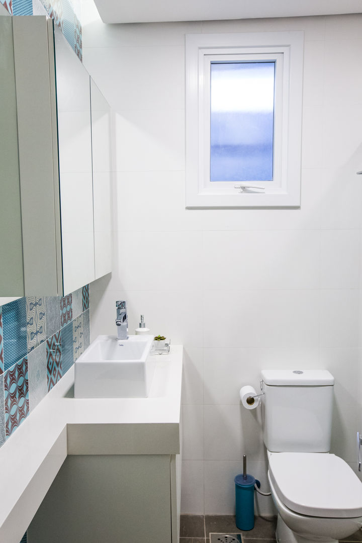 Antes e Depois de Banheiro, Camila Chalon Arquitetura Camila Chalon Arquitetura Bathroom سرامک