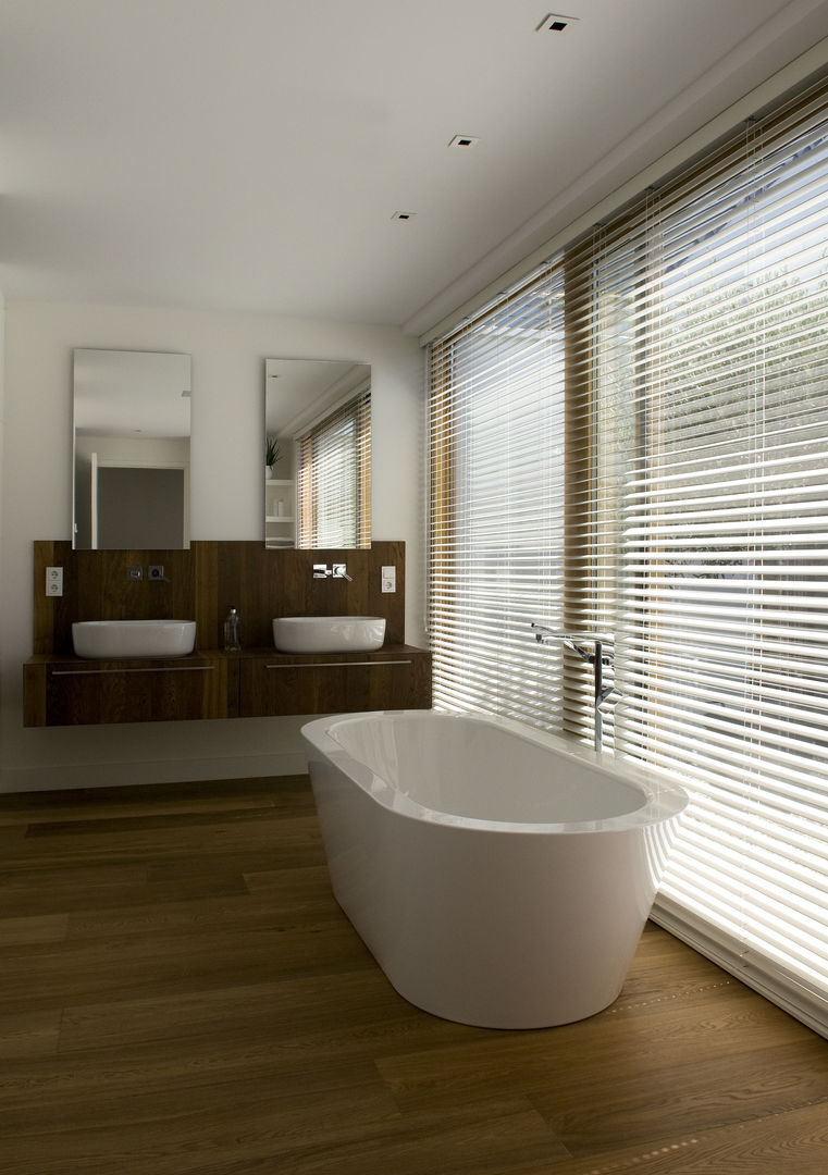 ​Het Witte Huis, WillemsenU WillemsenU Modern bathroom