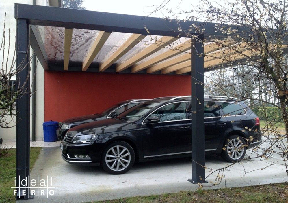 Carport con copertura in policarbonato, Ideal Ferro snc Ideal Ferro snc Garajes y galpones de estilo moderno Hierro/Acero