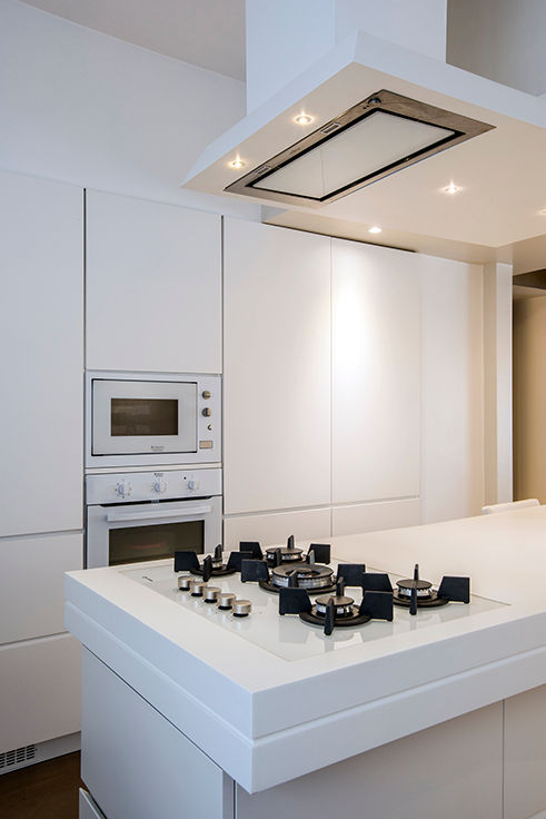 GARBATELLA. RISTRUTTURAZIONE DI UN APPARTAMENTO RESIDENZIALE., studioQ studioQ Modern style kitchen