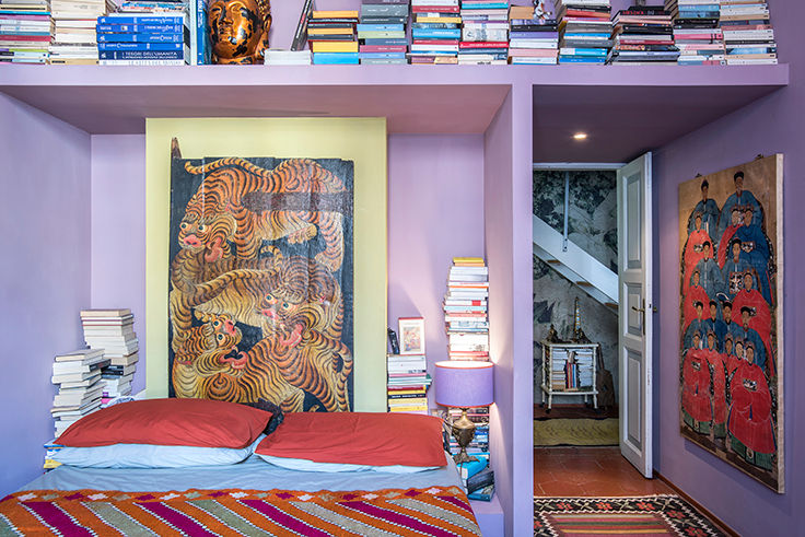 APPARTAMENTO D'EPOCA IN CORSO VITTORIO EMANUELE. UNA CASA DAL SAPORE ECLETTICO NEL CUORE DI ROMA., studioQ studioQ Colonial style bedroom