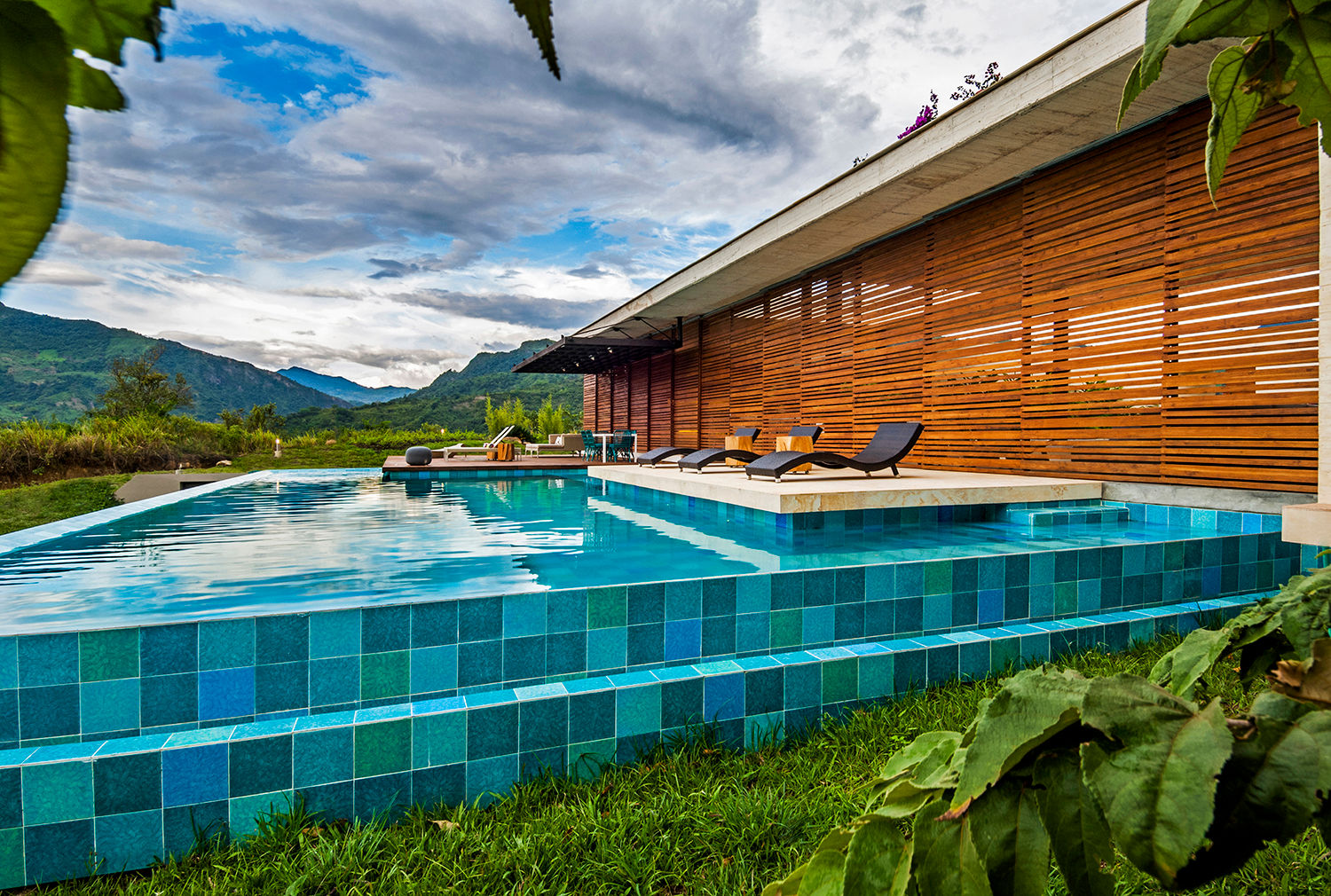 Vista General Arquitectura en Estudio Casas estilo moderno: ideas, arquitectura e imágenes Madera Acabado en madera