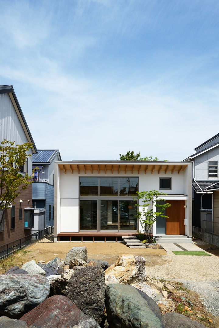 豊橋市 鳥畷の家, スタジオグラッペリ １級建築士事務所 ／ studio grappelli architecture office スタジオグラッペリ １級建築士事務所 ／ studio grappelli architecture office 現代房屋設計點子、靈感 & 圖片