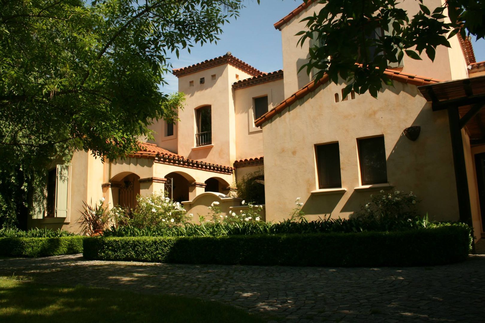 Casa en Pacheco Golf Club, Rocha & Figueroa Bunge arquitectos Rocha & Figueroa Bunge arquitectos Casas clásicas