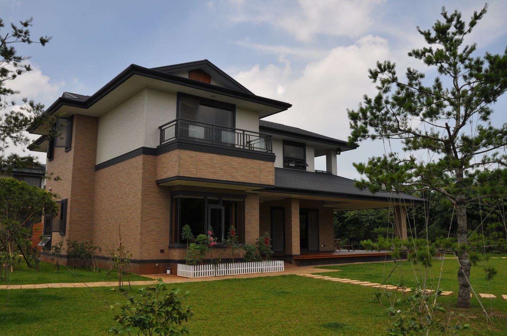 SHIHYAO_苗栗璞玉宅 翔霖營造有限公司 Classic style houses Wood-Plastic Composite