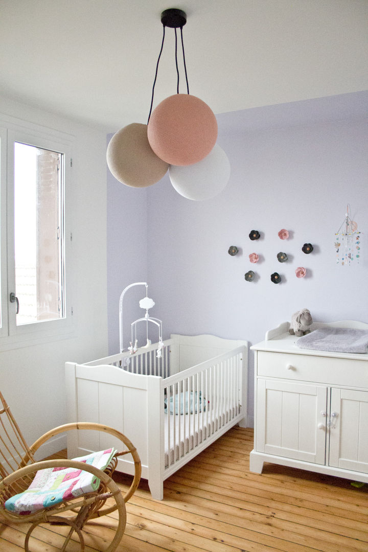 Chambre de bébé renovée, Mes Petites Puces Mes Petites Puces Stanza dei bambini in stile classico