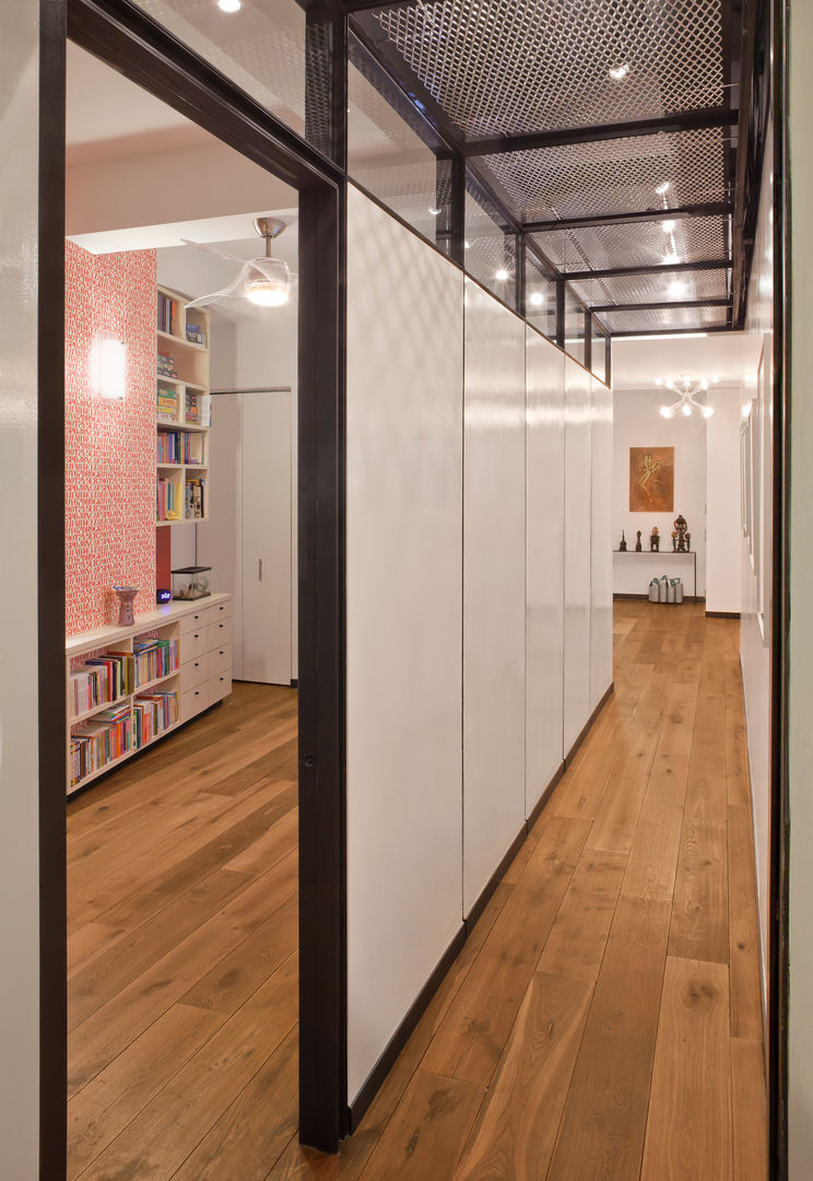 John Street Loft, Eisner Design Eisner Design Modern Corridor, Hallway and Staircase