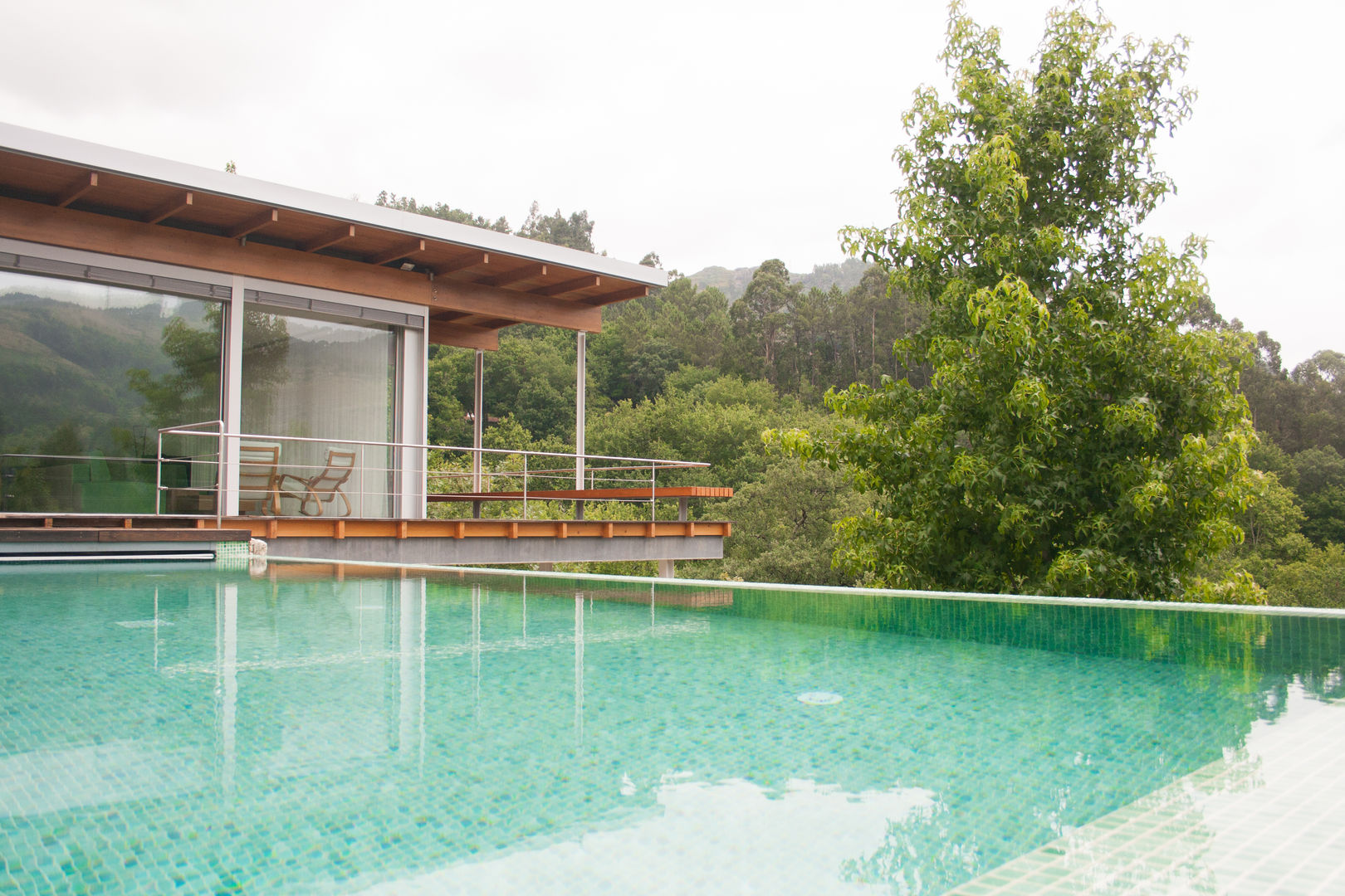 Casa no Gerês, A+ arquitectura A+ arquitectura Kolam Renang Modern