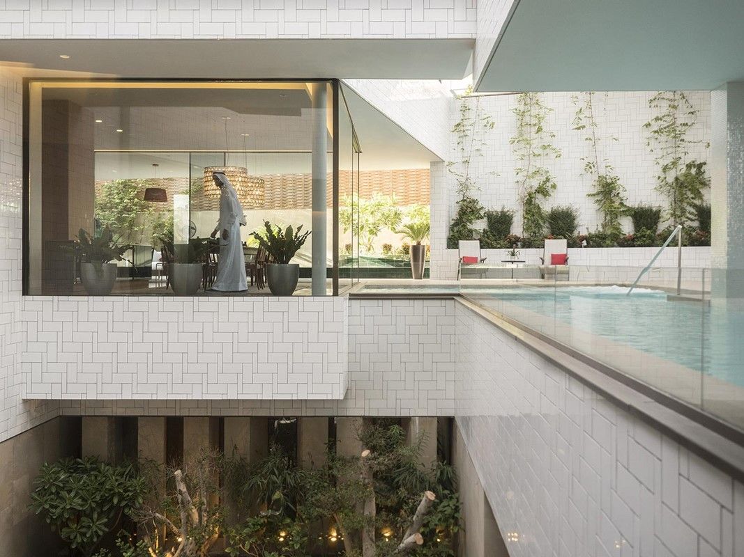 Jardines AGi architects arquitectos y diseñadores en Madrid Jardines de estilo moderno Azulejos jardín,jardín de interior,piscina,piscina de interior,mobiliario,mobiliario de jardín,patrón de baldosa o azulejo,ventanas