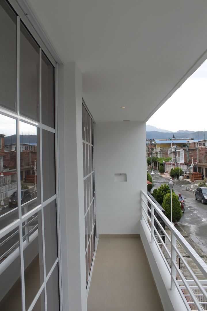 APARTA-STUDIOS - Ra30, IngeniARQ IngeniARQ Modern balcony, veranda & terrace