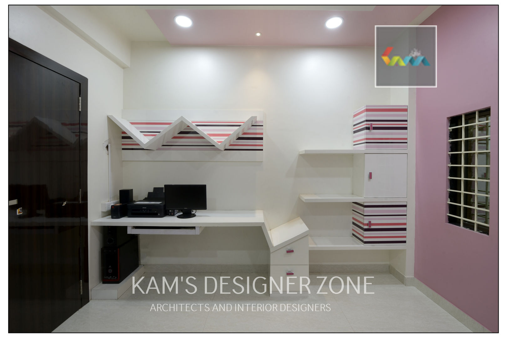 Home interior design for Kiran , KAMS DESIGNER ZONE KAMS DESIGNER ZONE 클래식스타일 서재 / 사무실 책상