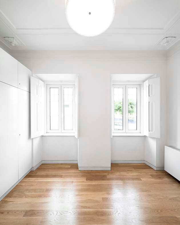 Quarto principal Tiago Filipe Santos - Arquitetura Quartos minimalistas minimalista,cachet,branco,soalho de madeira,reabilitação,moderno,luz,natural