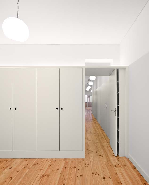 Apartamento em Arroios, Tiago Filipe Santos - Arquitetura Tiago Filipe Santos - Arquitetura Minimalist bedroom