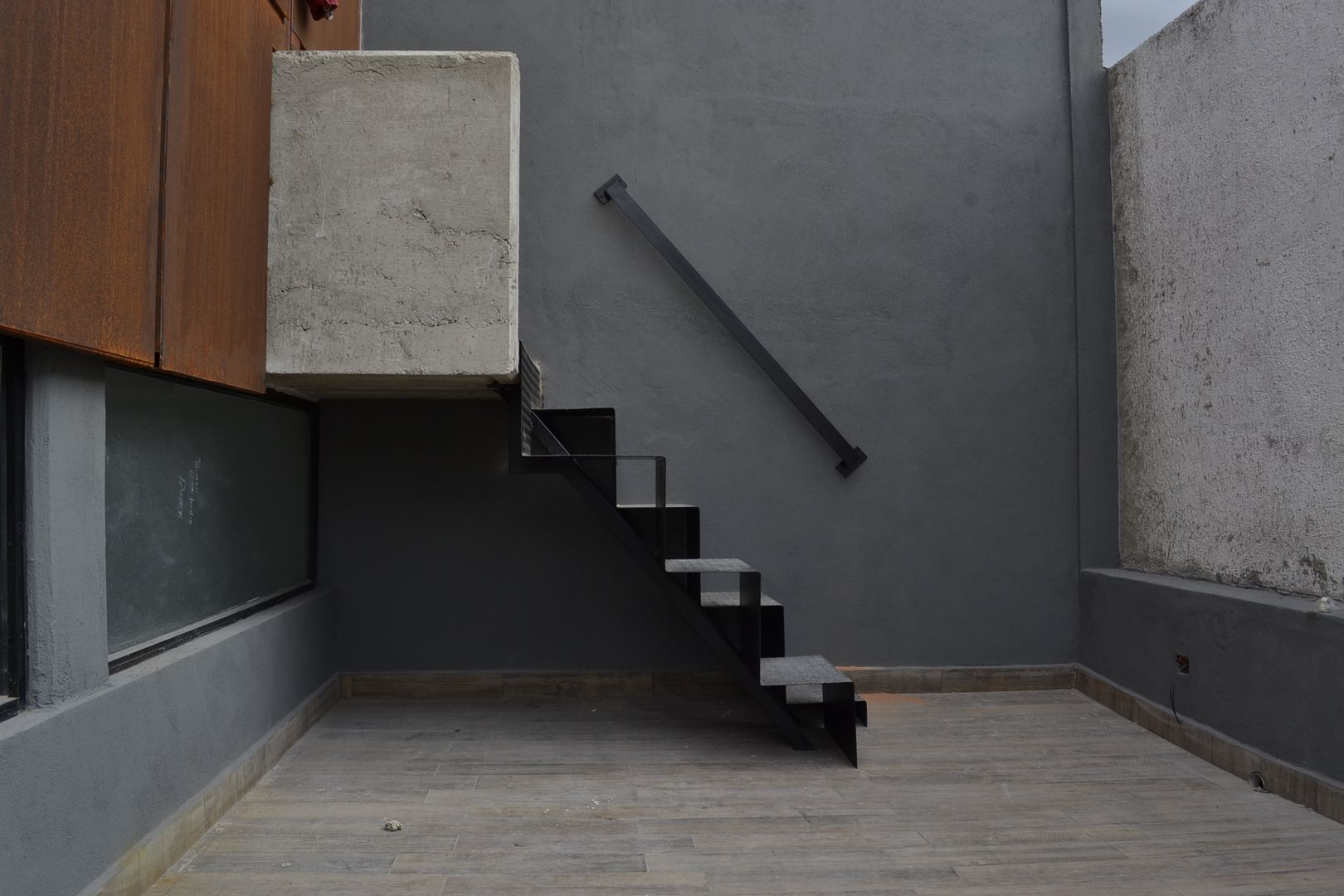 homify Pasillos, vestíbulos y escaleras de estilo moderno