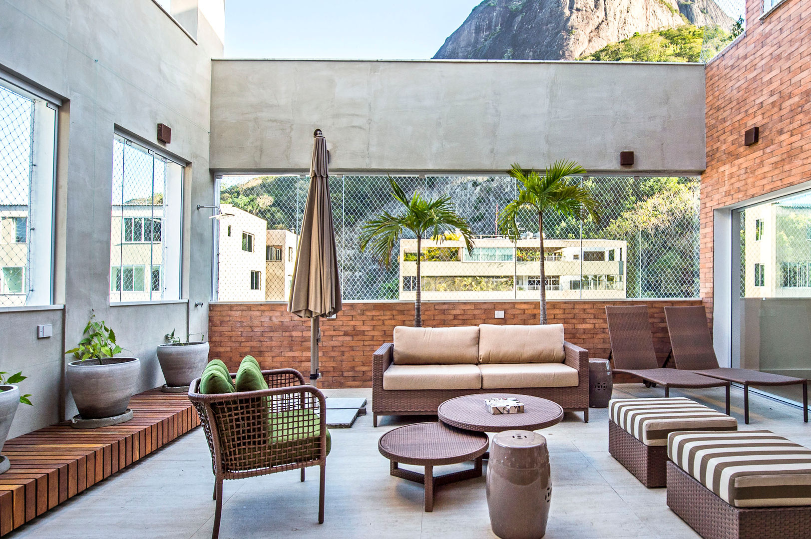 homify Balcones y terrazas modernos