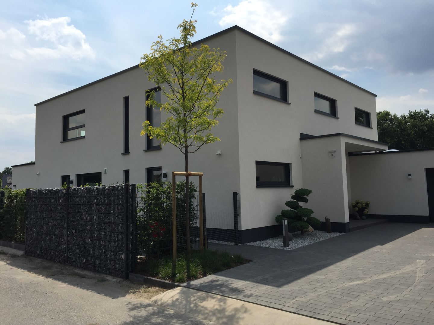 Bauhaus P3, Carsten Krafft Die Architektur Carsten Krafft Die Architektur Moderne Häuser Wolke,Pflanze,Himmel,Eigentum,Gebäude,Fenster,Leuchte,Baum,Grundstück,Haus