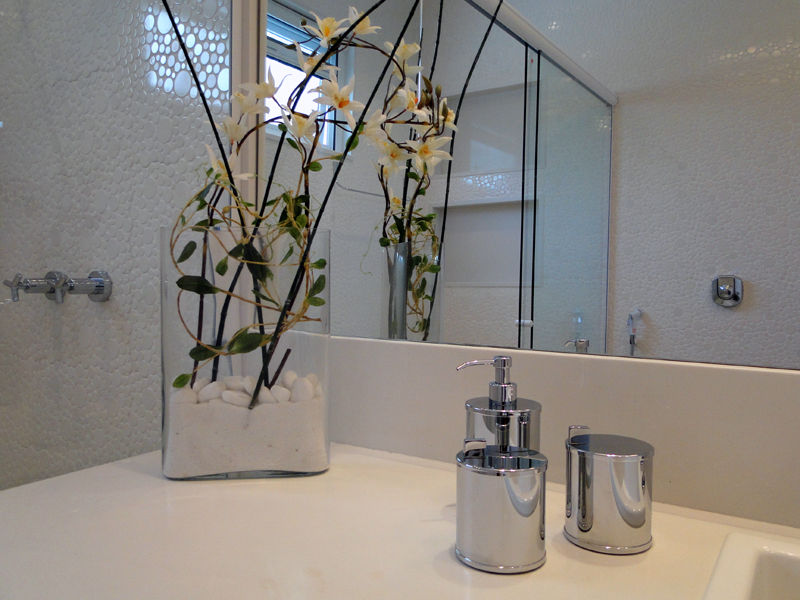 homify Modern style bathrooms