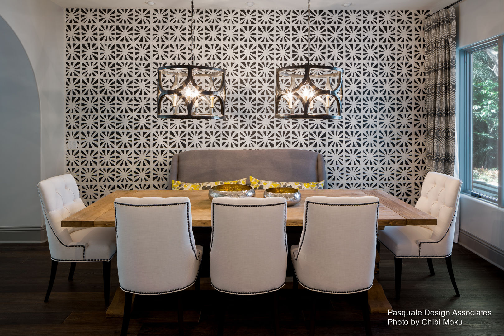 Pasquale Design | Mediterranean Modern Luxe | Tampa, FL, Chibi Moku Architectural Films Chibi Moku Architectural Films Modern Dining Room Concrete