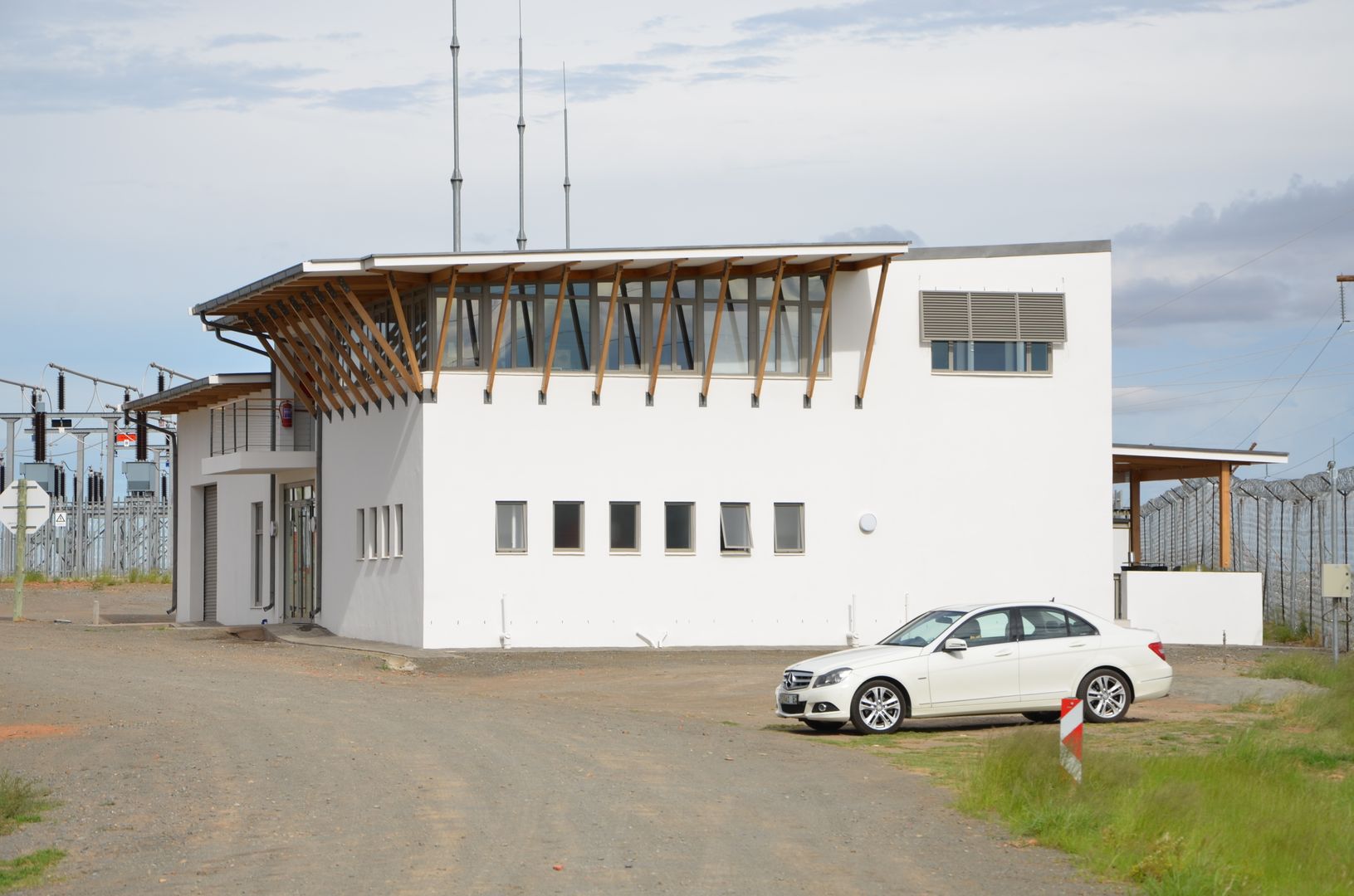 De Aar Solar Power : office & maintenance building, Till Manecke:Architect Till Manecke:Architect Espacios comerciales Edificios de oficinas