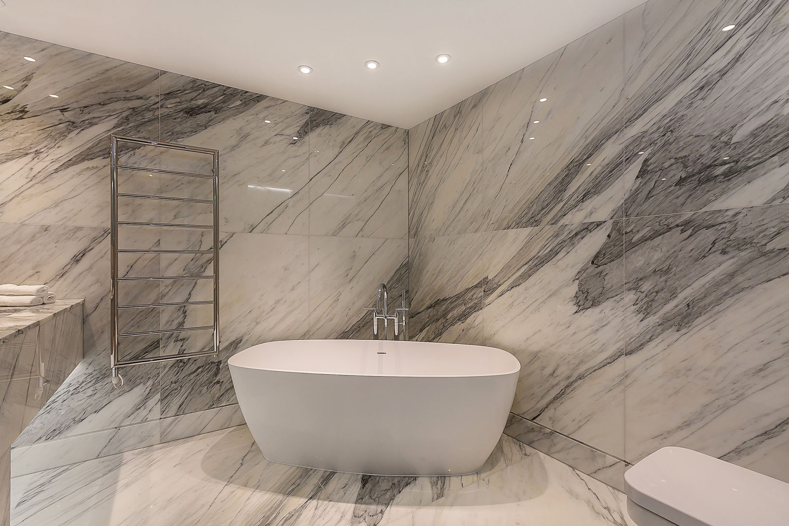 House renovation in Holland park, APT Renovation Ltd APT Renovation Ltd Modern bathroom