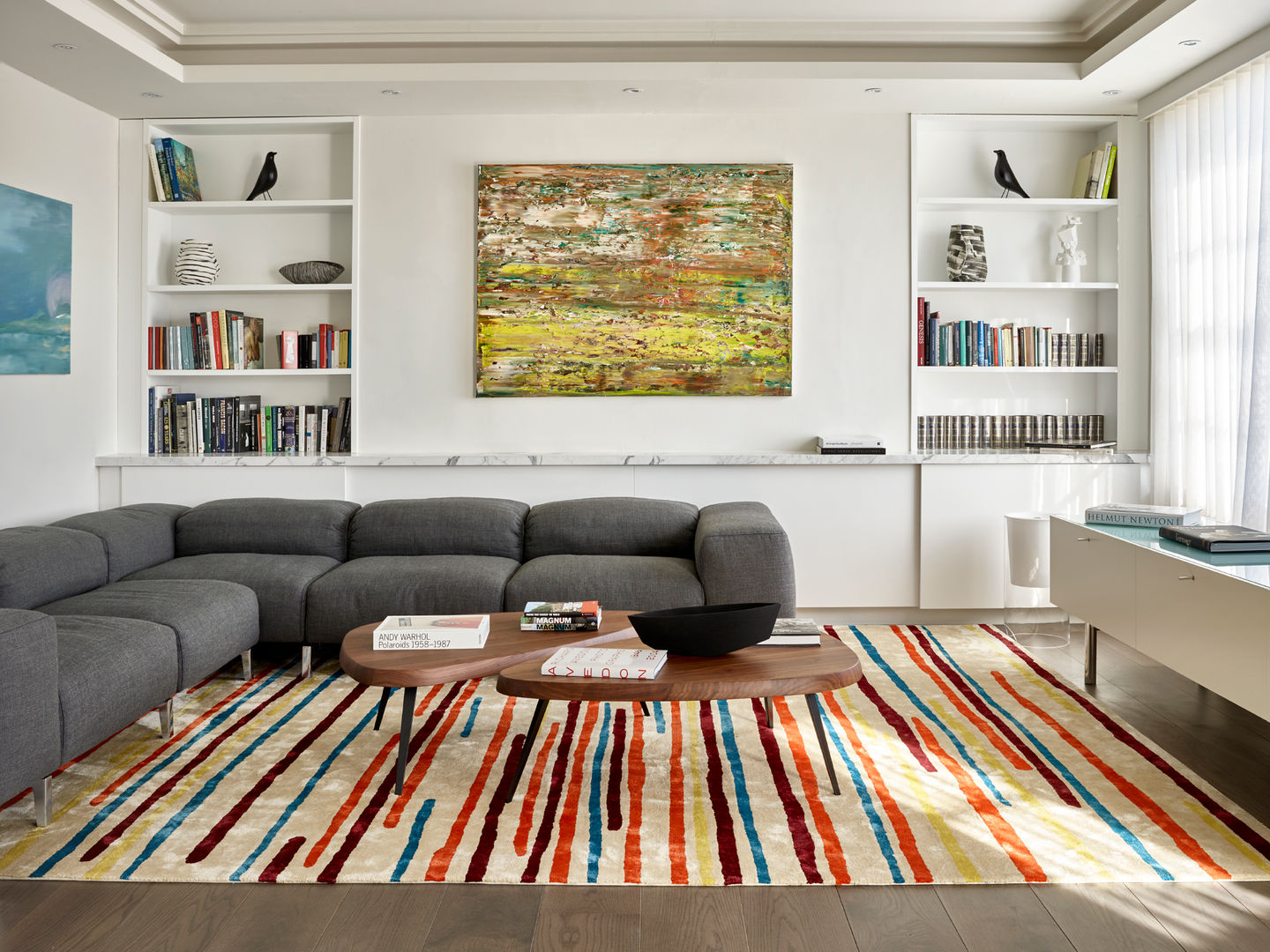 Living Room Morph Interior Ltd Salas de estilo moderno Living room,rug,bookcase,sofa,painting,coffee table