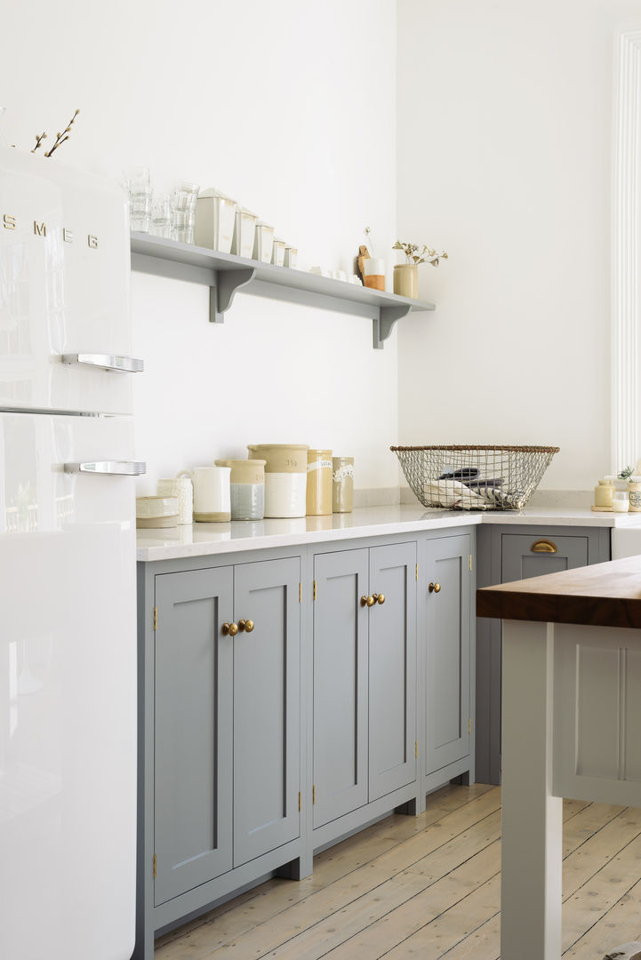 The Park Kitchen Nottingham by deVOL deVOL Kitchens Klasyczna kuchnia Drewno O efekcie drewna