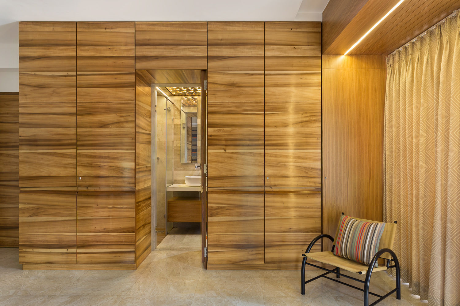 Apartment in the Western Suburban of Mumbai, The design house The design house Kamar Mandi Modern Kayu Wood effect