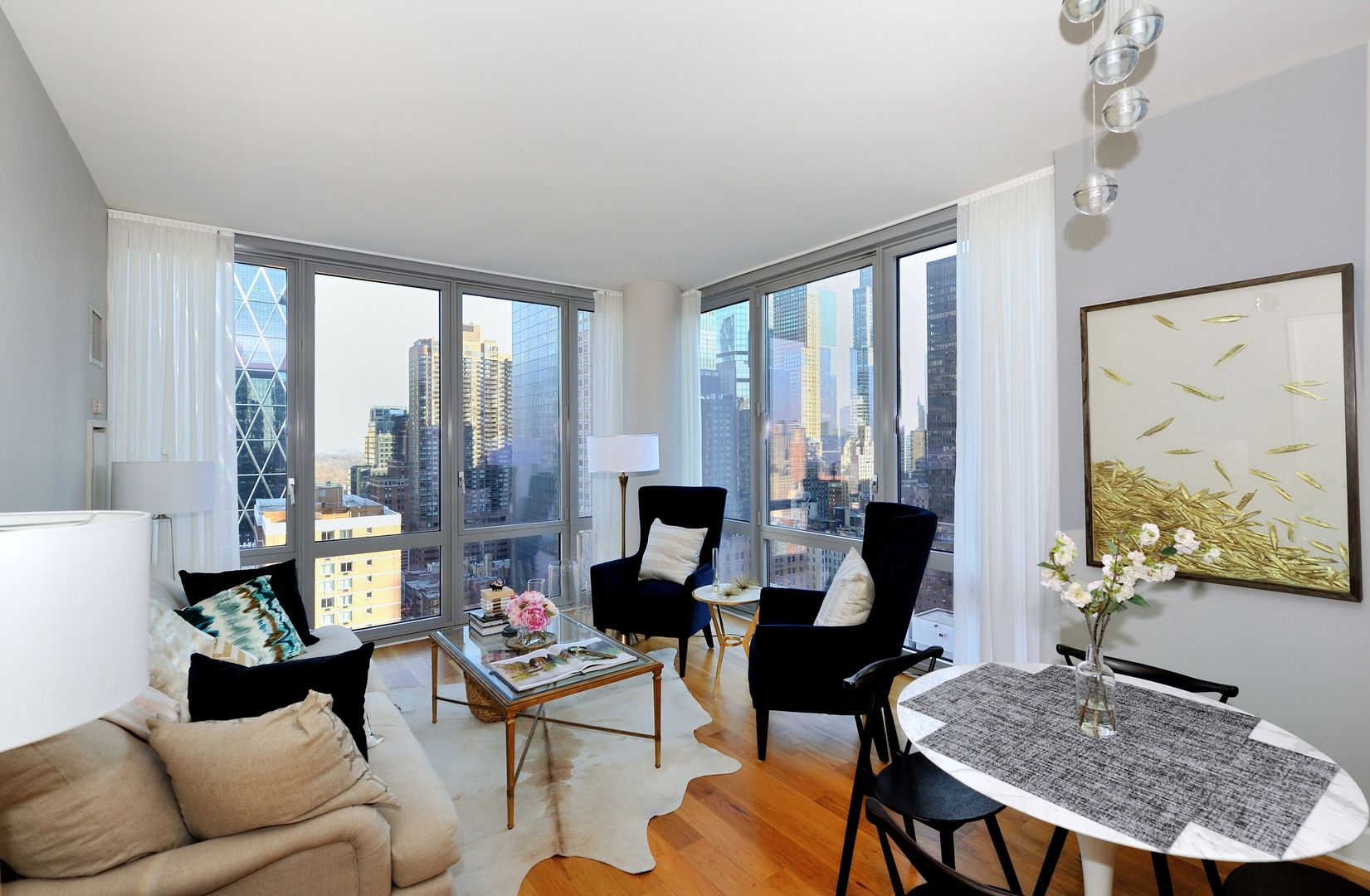 Apartment Remodel on West 52nd St., KBR Design and Build KBR Design and Build Phòng khách phong cách tối giản