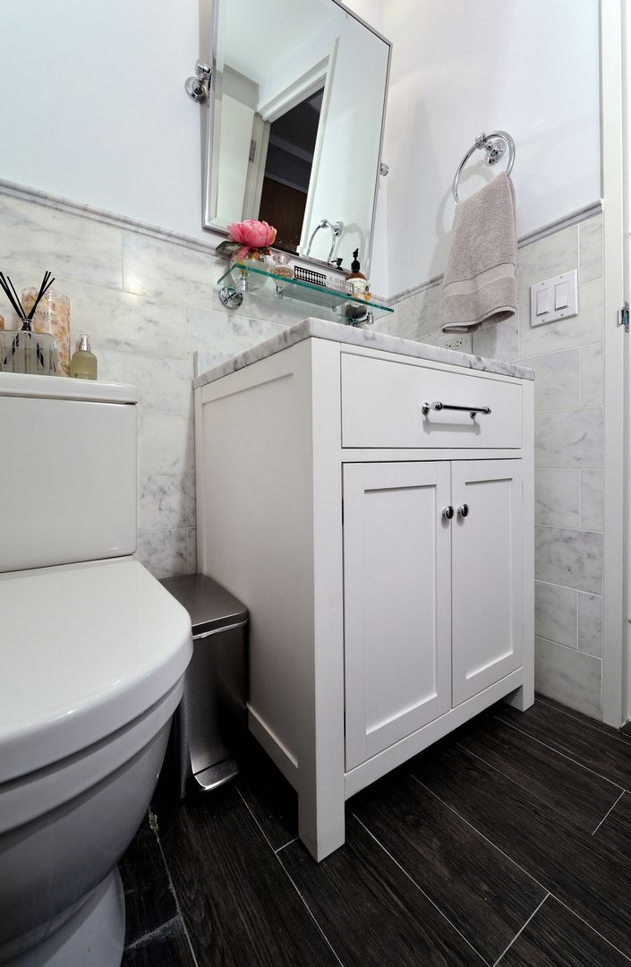 Apartment Remodel on West 52nd St., KBR Design and Build KBR Design and Build Minimalist style bathroom