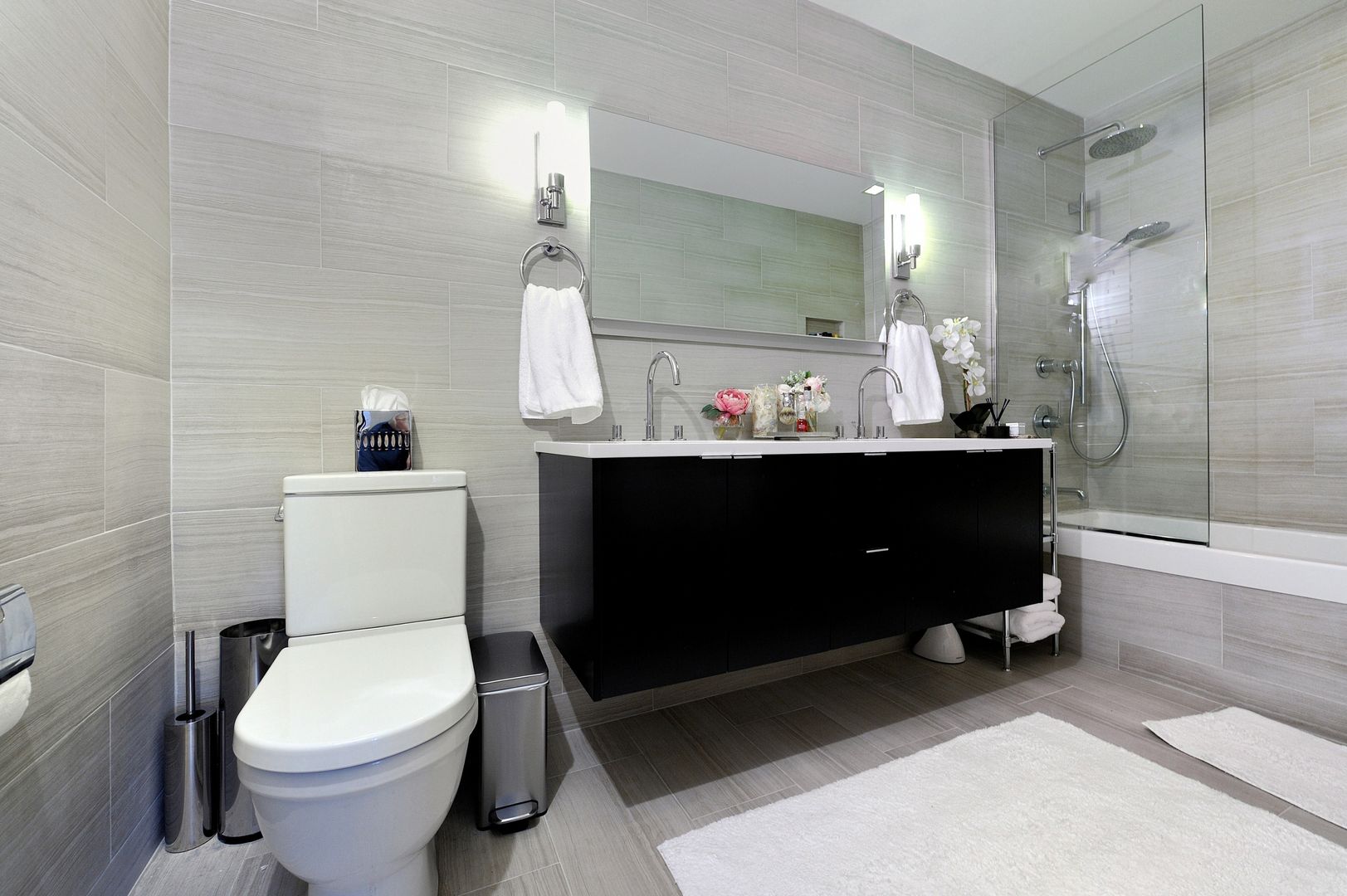 Apartment Remodel on West 52nd St., KBR Design and Build KBR Design and Build Minimalist style bathroom