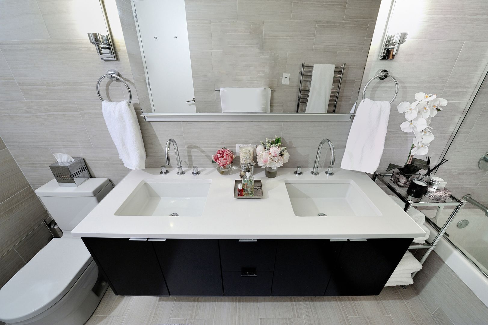 Apartment Remodel on West 52nd St., KBR Design and Build KBR Design and Build Minimalist style bathroom