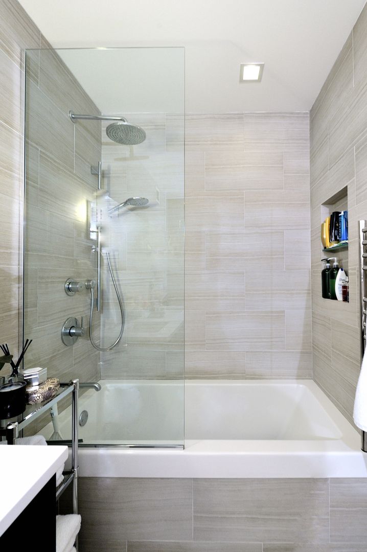 Apartment Remodel on West 52nd St., KBR Design and Build KBR Design and Build Minimalist style bathroom