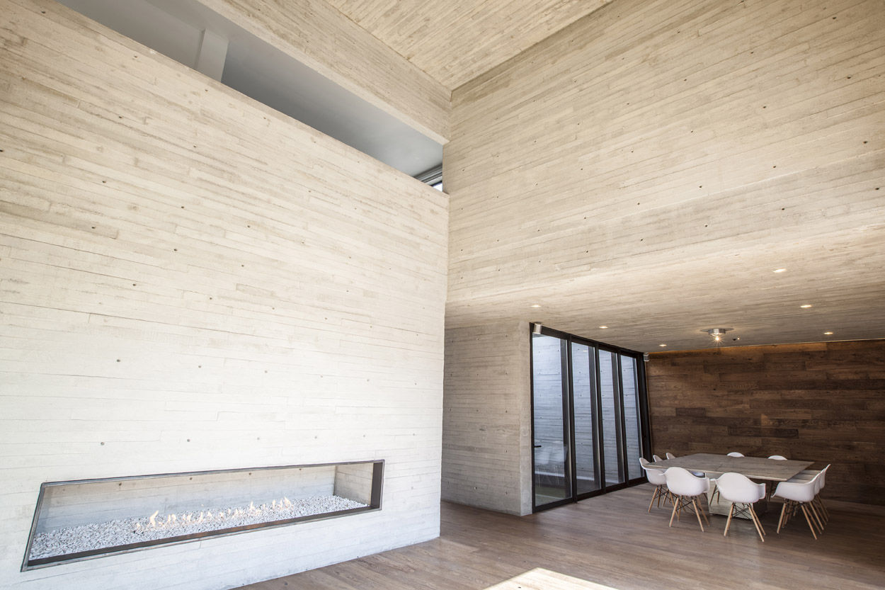 Casa F12, Miguel de la Torre Arquitectos Miguel de la Torre Arquitectos Modern Corridor, Hallway and Staircase