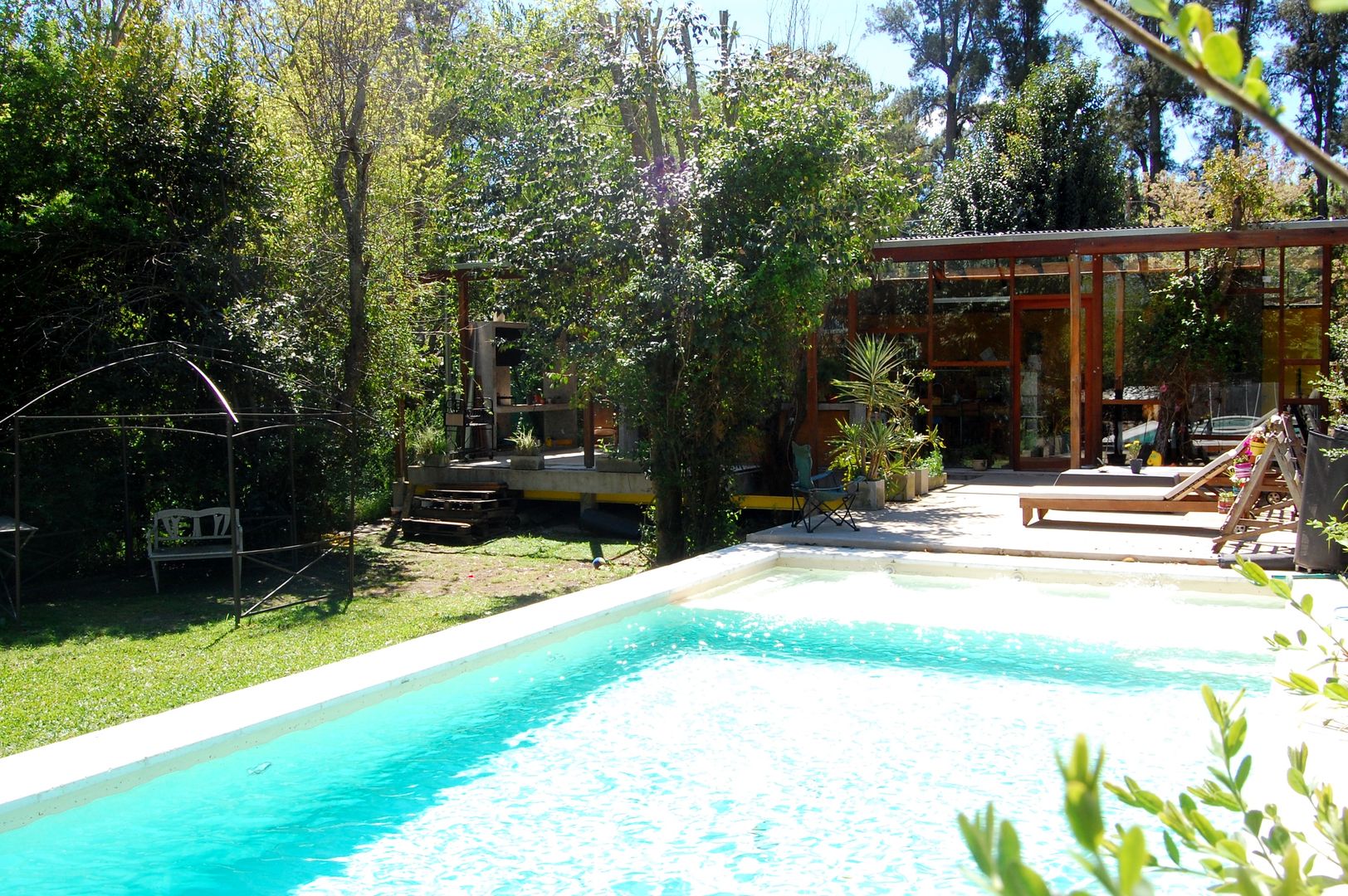 CASA VIVA, Guadalupe Larrain arquitecta Guadalupe Larrain arquitecta インダストリアルスタイルの プール