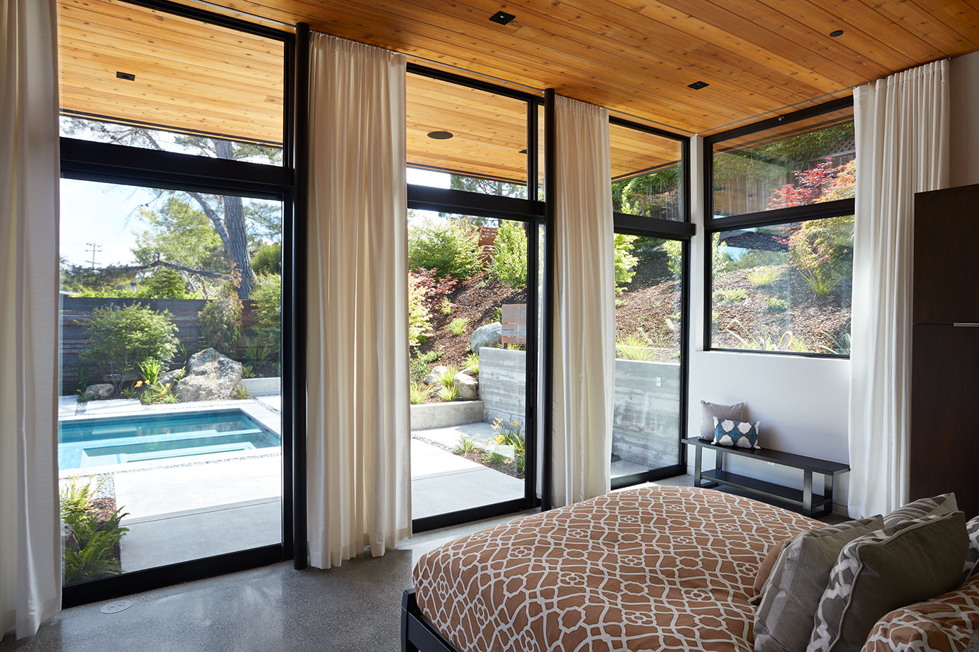 Glass Wall House, Klopf Architecture Klopf Architecture Modern Bedroom