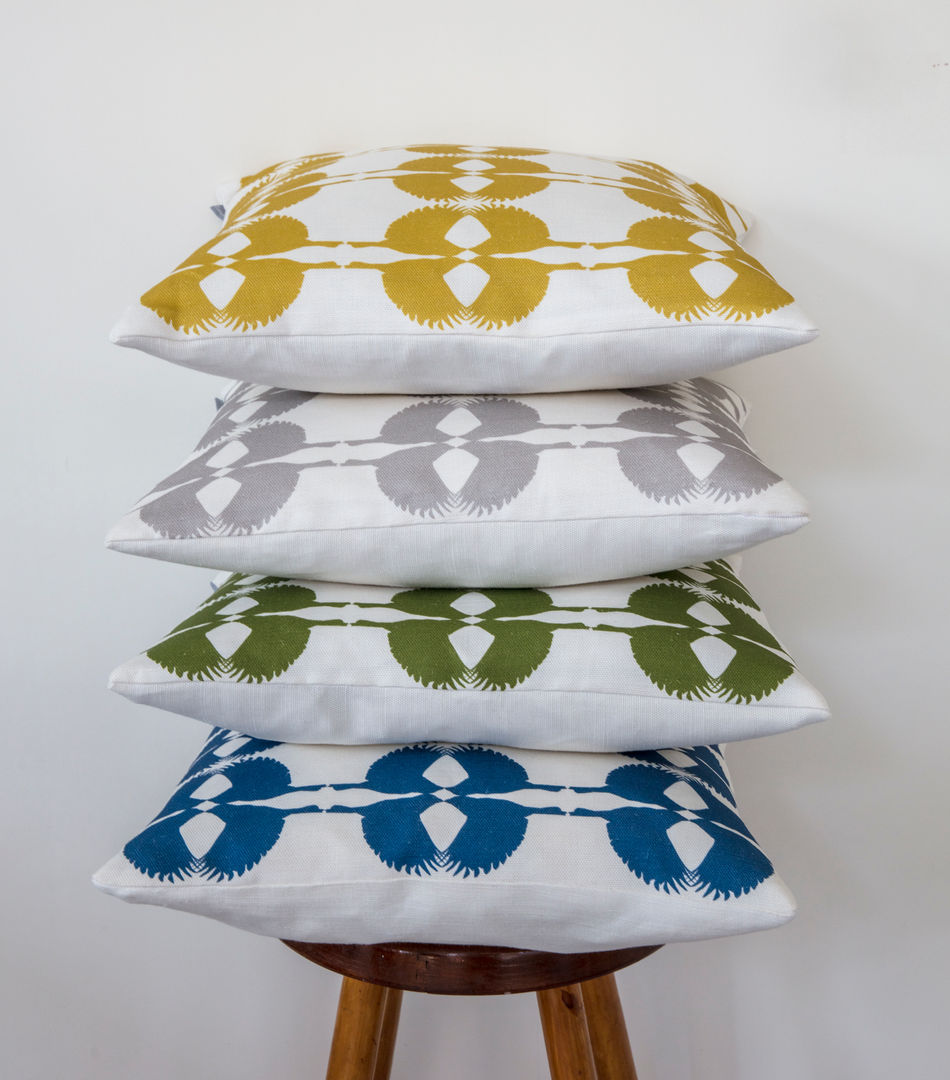 Sparrow Cushion Lomas & Lomas Salas de estar campestres sparrow,cushion,handmade,linen,scatter cushions