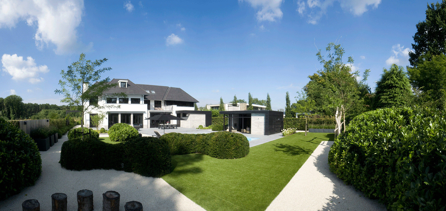 In de wolken. Heart for Gardens. Moderne tuinen tuin,woning,architect,gazon,groen,poolhouse,grind